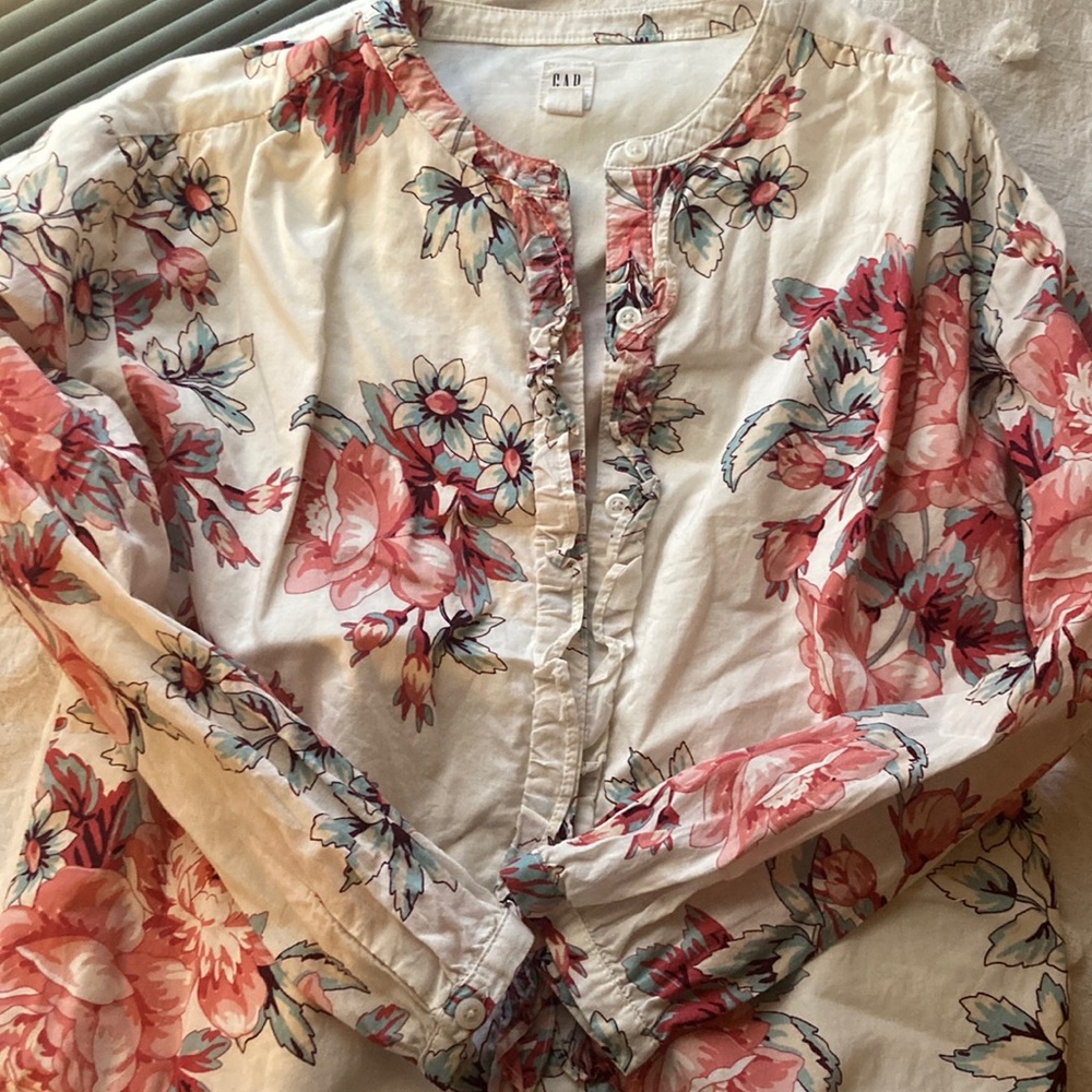 GAP collarless FLORAL button down shirt